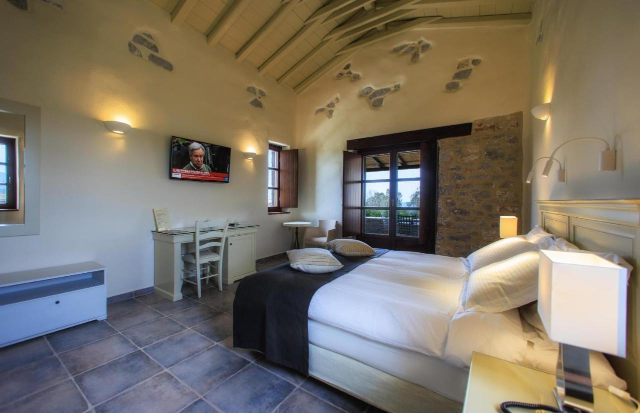 Castello Antico Hotel Gythio Exterior photo
